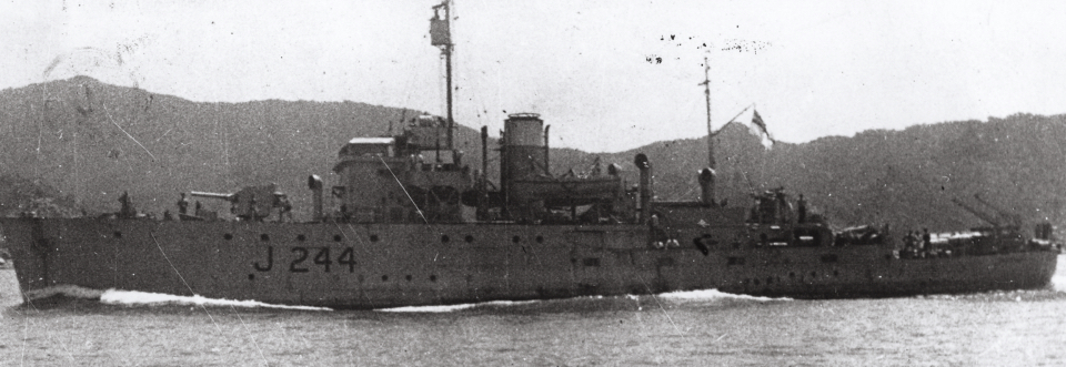 3332. HMAS CASTLEMAINE 1941, WW2. SHF Coll.