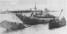 HMAS KARANGI at Fremantle, W.A. raising the wreck of the Dutch Submarine K.XI in 1946. Photo:R .A.N. Command Photographic Unit.