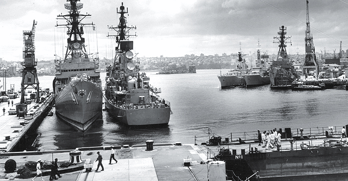 HMAS Brisbane DDG-41 HMAS Hobart DDG-39